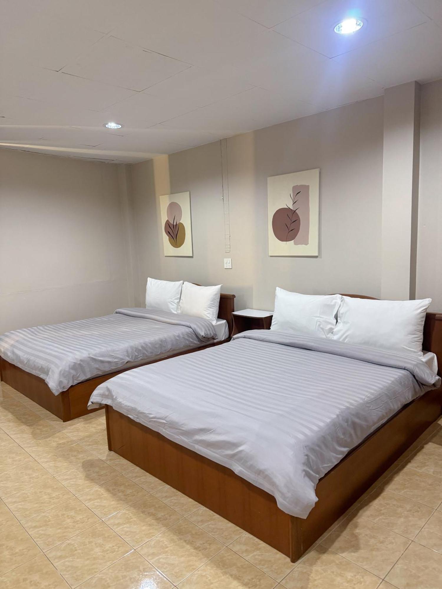Tokyo Hotel Nakhonratchasima Buitenkant foto